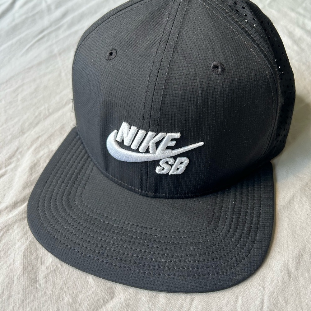 Nike SB Black Snapback Hat Skateboarding